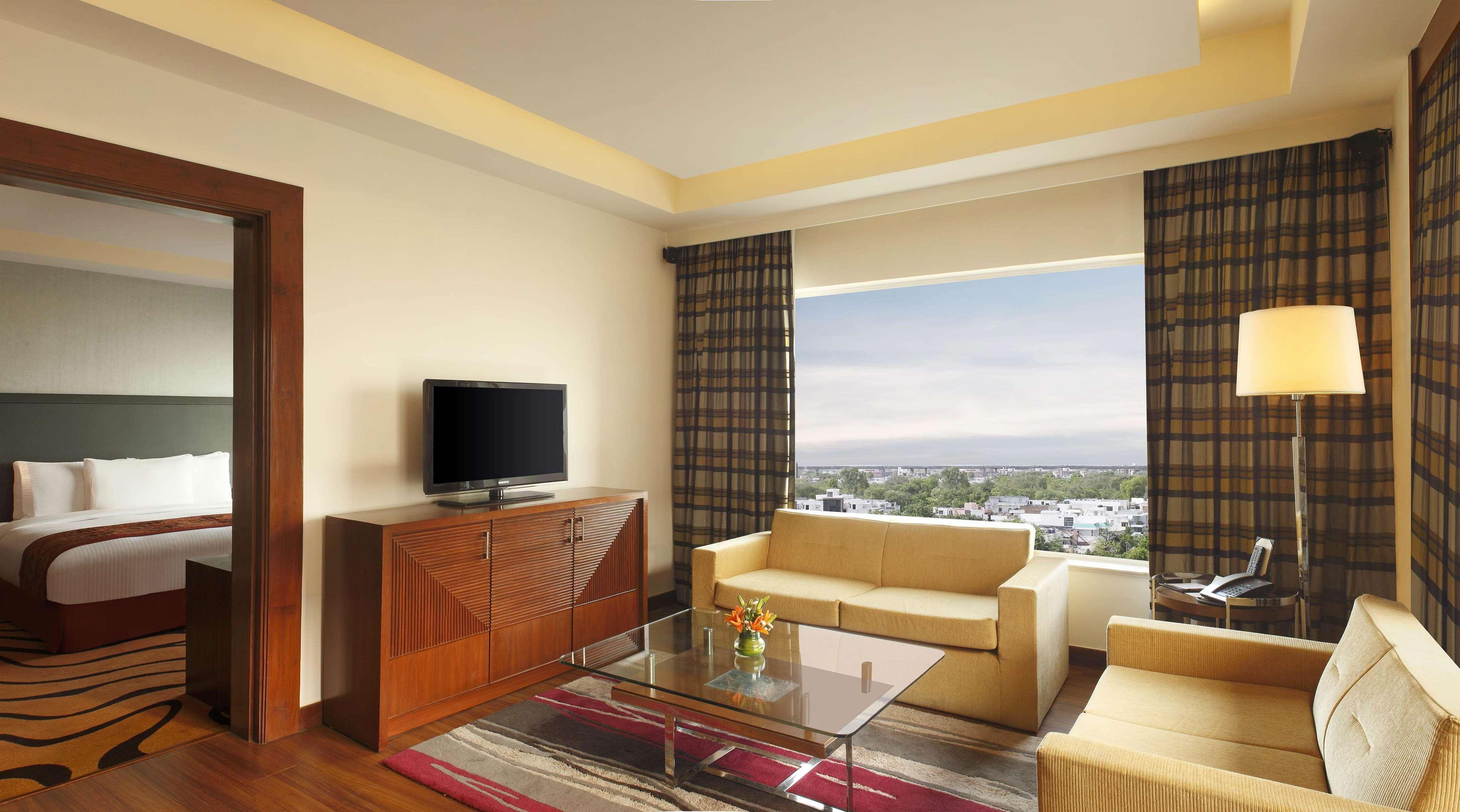 Готель Doubletree By Hilton Gurgaon New Delhi Ncr Екстер'єр фото