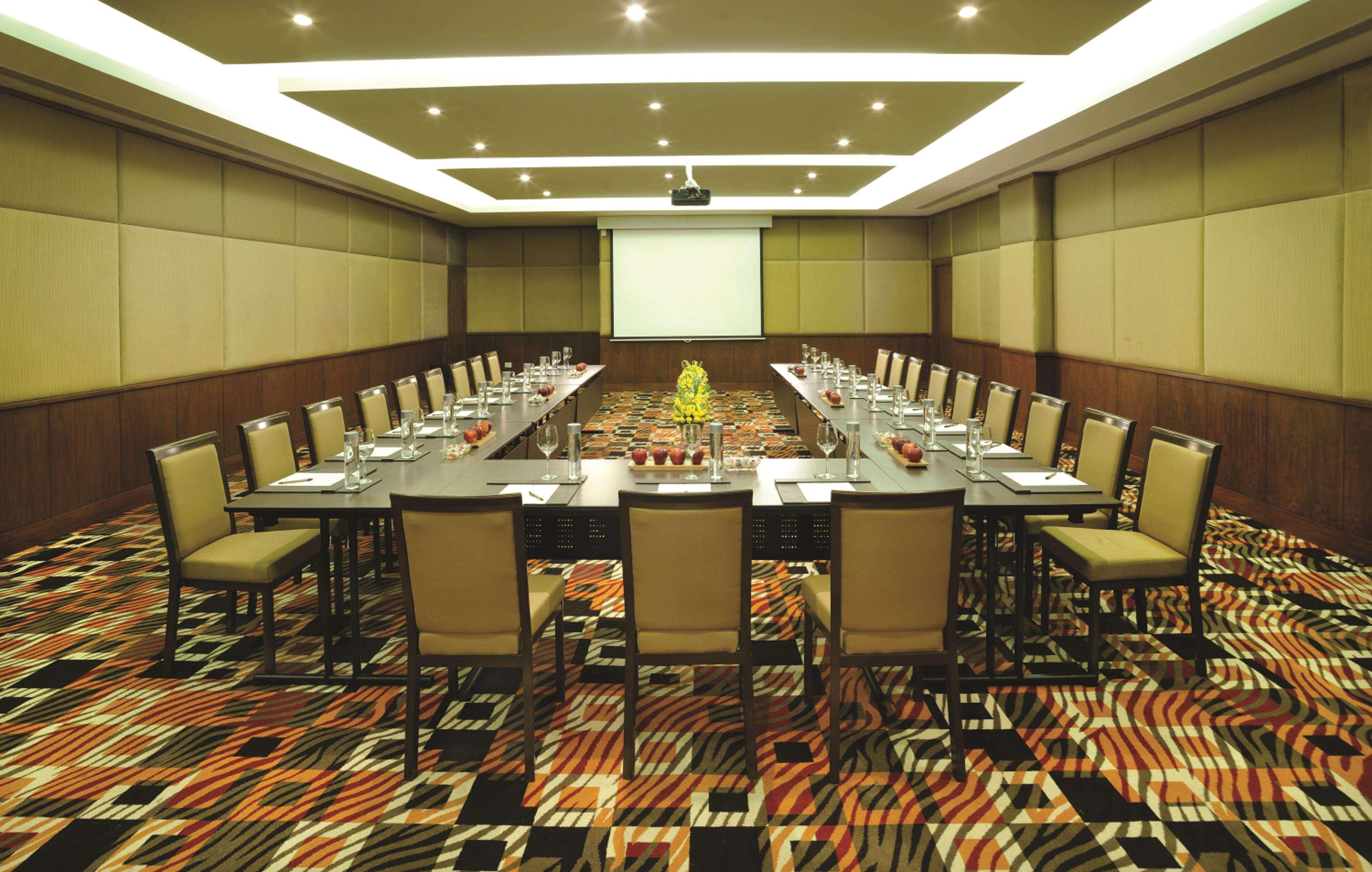 Готель Doubletree By Hilton Gurgaon New Delhi Ncr Бізнес фото